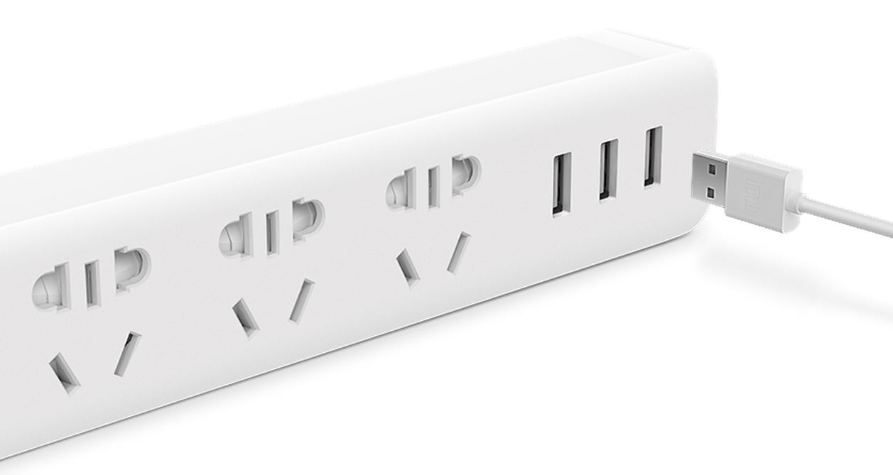 小米排插，支援2.0安培快充，也可充平板，萬用插座則內建隱藏式保護蓋，防止小孩誤觸。（取自小米官網）

