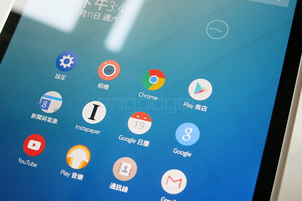 因應台灣的使用者習慣,系統內部將會安裝 Google Play 等服務內容。(圖片來源/Engadget)