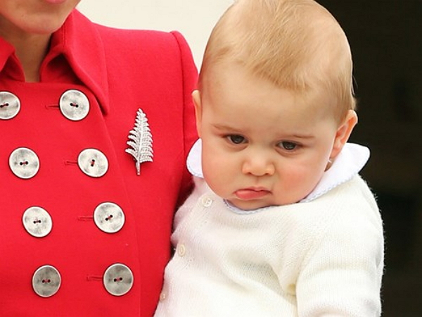 小喬治表示：哼~好無聊！（圖片來源／Mirror）