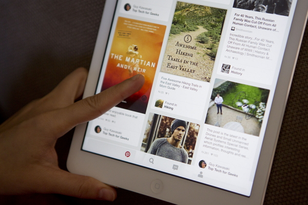 iPad 的銷量則就下滑許多。（圖片來源／彭博社）