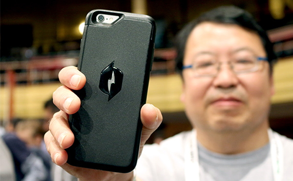 這款手機殼過不久將登上集資網站 Kickstarter 募資,目前預計先推出 iPhone 版本。(圖片來源/Nikola Labs)