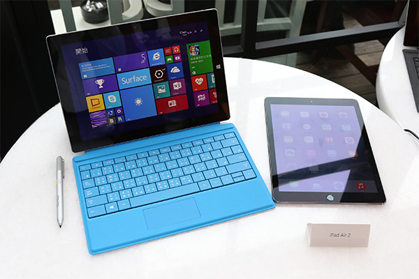 跟最主要的競爭對手 Apple iPad Air  2 相比,Surface 3 在尺寸與重量上都比較吃虧