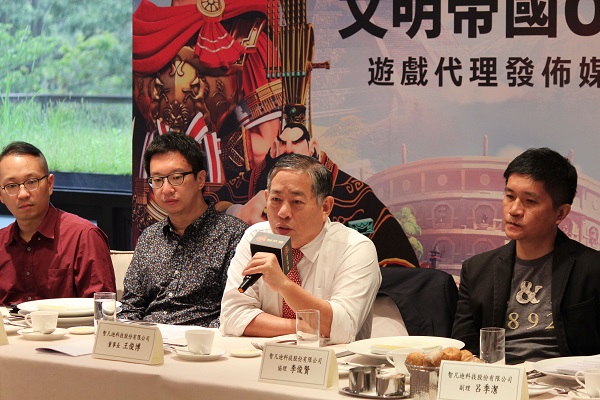 智凡迪董事長王俊博表示,除繼續維持公司原有遊戲產品服務,2015年更邁入全新的「黃金十年」,智凡迪將從端遊轉向代理手機遊戲。(圖/記者張慧雯攝)