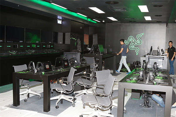 電競週邊業者 Razer 也在三創插旗,週五開幕當天還會舉辦抽獎活動