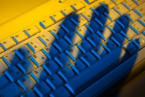APT 17在TechNet上註冊許多假帳號、留下大量評論。評論中包含加密域名,用戶會被「拖到」APT17的伺服器上。(圖片來源/pcworld)