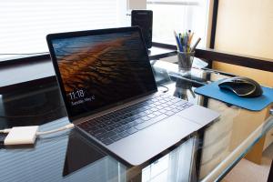 Apple 糗了!新 MacBook 居然跟 Windows 10 比較合! Apple 糗了!新 MacBook 居然跟 Windows 10 比較合!