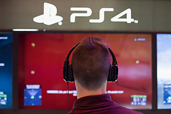 遊戲玩家有福了!PS4要降價了!(圖片來源/Getty Images)