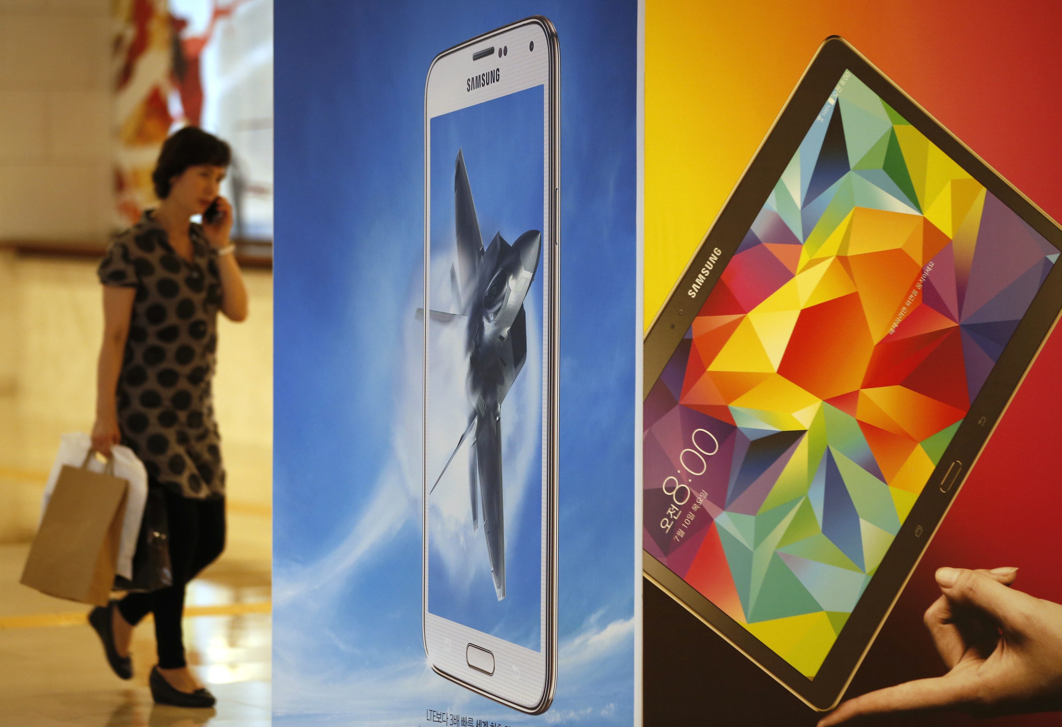 和 Galaxy S5 相比，S6 幾乎只有硬體上的改變。（圖片來源／彭博社）