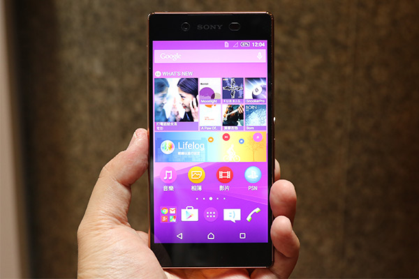 這次 Sony 將 Z3+ 的螢幕亮度再度提升