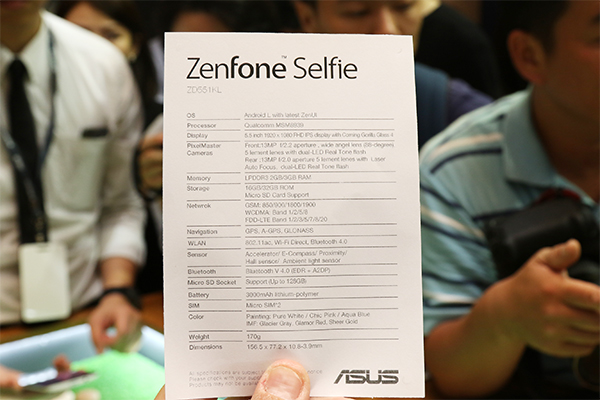 Zenfone Selfie 的規格表,可以看到採用高通 S615 處理器,屬中階定位
