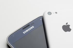連名字都要抄蘋果?傳三星將推 5.7 吋大螢幕 S6 Edge Plus 連名字都要抄蘋果?傳三星將推 5.7 吋大螢幕 S6 Edge Plus