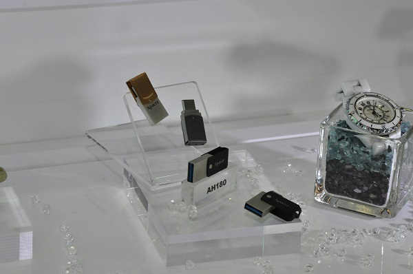 輕薄隨身碟,已推出 USB Type-C 規格