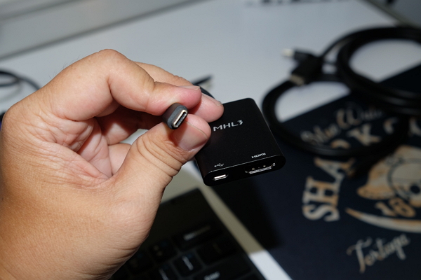 台灣廠商JCE已經率先做出USB Type C轉換成USB供電與資料傳輸與HDMI的轉換器,頻寬達10GB,勝過Apple的5GB。 (記者陳炳宏攝)