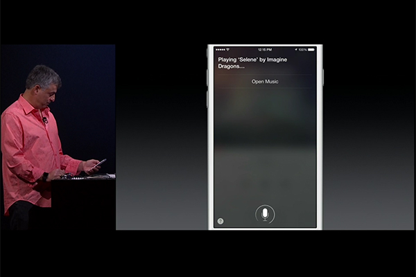 支援 Siri 語音控制,用說的就可以放音樂、找音樂(圖片來源/擷取自 Apple 官網)