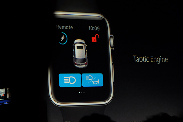 watchOS 2可以遙控汽車的中央門鎖。(記者陳炳宏攝)