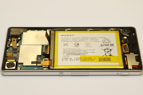 這次 Z3+ 仍具有 IP65/IP68 的防水防塵設計,並且在現場展示了 Z3+ 的內部結構