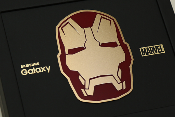 金屬材質設計的鋼鐵人面罩