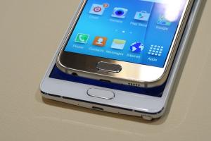 三星迎戰 9 月大蘋果!S6 Plus 將與 Note 5 一同推出? 三星迎戰 9 月大蘋果!S6 Plus 將與 Note 5 一同推出?