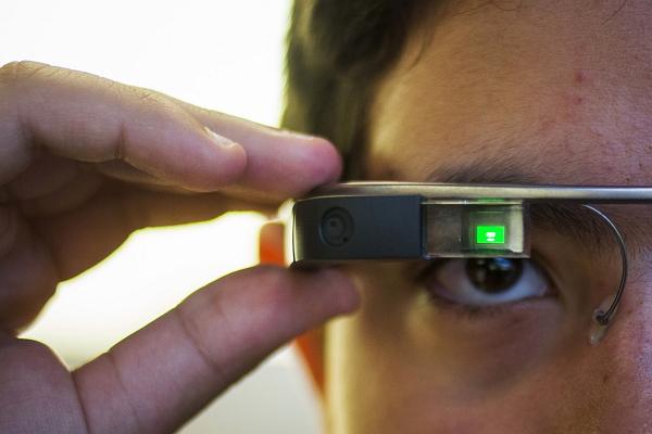 Google Glass 從發表、胎死腹中、到重新設計的過程經歷許多風波。(圖片來源/路透)