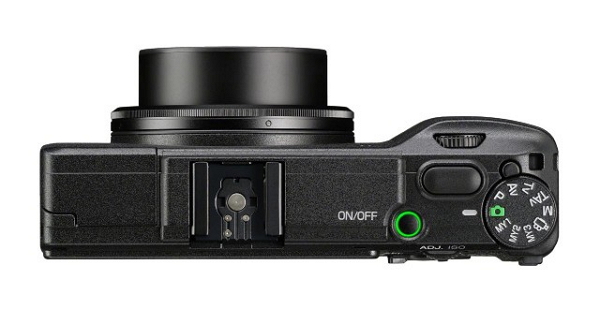 Ricoh GR II外觀承襲了前代的低調樸實設計。(圖片來源/Ricoh)