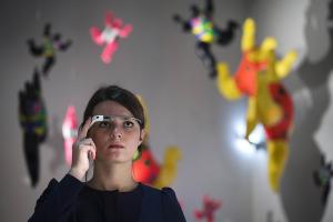 Google Glass 終於有用了!可助帕金森氏患者獨立行動 Google Glass 終於有用了!可助帕金森氏患者獨立行動
