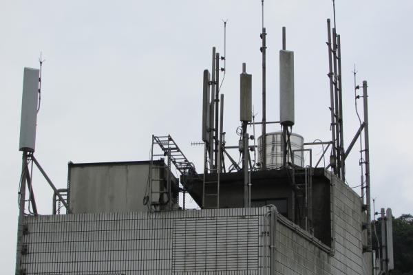 目前僅知道各家電信業者的 2G GSM 執照都將在 2018 年結束,屆時這些基地台是否會將頻譜全數轉移也還不能確定。(圖片來源/本報資料照)