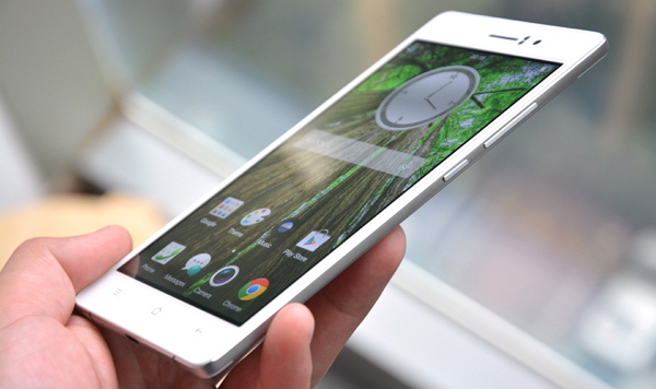 Oppo R5 厚度僅 4.85mm。(圖片來源/Engadget)