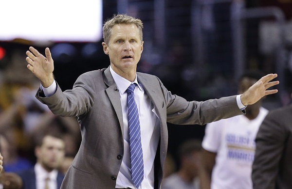 由於 Steve kerr 對新科技的接受度高,也讓穿戴式裝置被勇士隊有效運用(圖/美聯社)