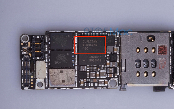 iPhone 6S 原型機主機板的照片流出,從照片上可以清楚的看見 iPhone 6S 將搭載高通 MDM9635M 的晶片。(圖片來源/9to5Mac)