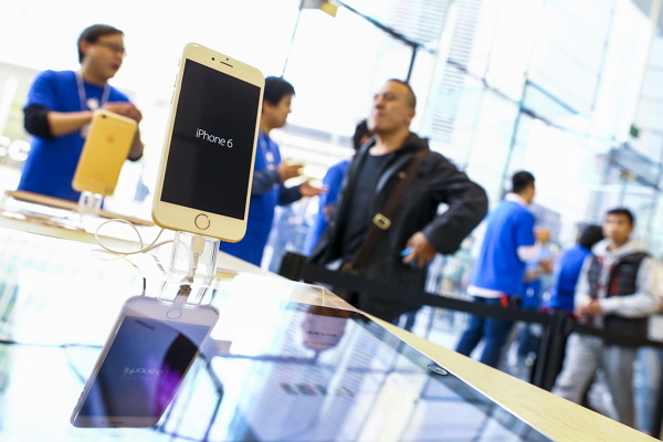 國外科技媒體 GSMArena 透露,蘋果將於今年 9 月 18 日正式發售新款的 iPhone(圖片來源/歐新社)