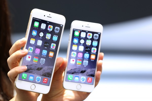 預估新款 iPhone 將有 4.7 吋和 5.5 吋兩款機種。(圖片來源/彭博社)