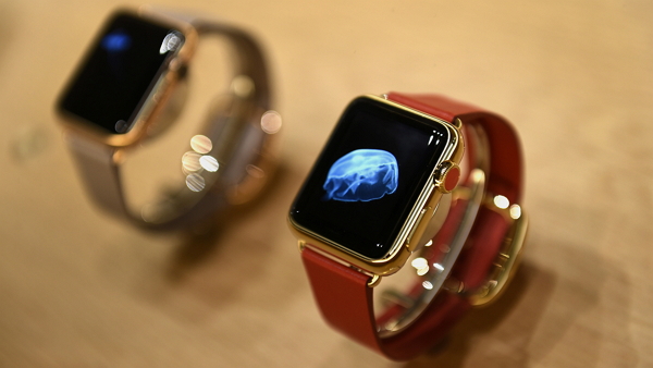 18K 金的 Apple Watch 每日僅賣出不到 2000 支。(圖片來源/彭博)