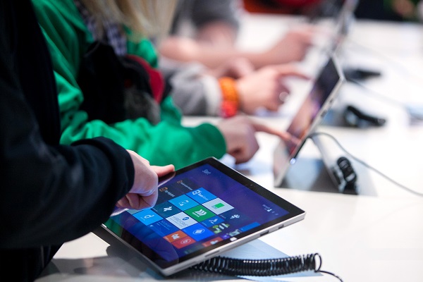 預計 Surface Pro 4 將有比前代多上 3 倍的傳輸速度(圖片來源/彭博)