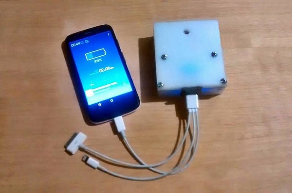 9000mAh 的電量足以將智慧型手機充飽 2 次以上(圖片來源/Projeto Ônix)