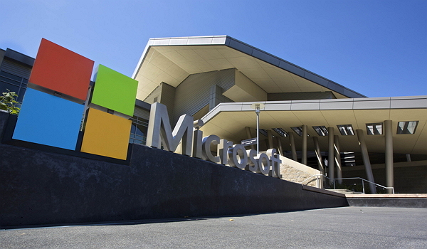 全球軟體龍頭微軟(Microsoft)昨天開始又再度揮刀,宣布一口氣將裁撤 7800 名員工。(圖片來源/法新)