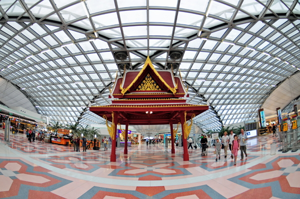 第一名相當讓人驚訝,竟然由泰國曼谷的蘇凡納布米機場(Suvarnabhumi Airport)奪下。《(圖片來源/維基百科)