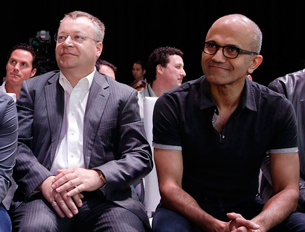 Satya Nadella (右)稍早才刪減了先前 Stephen Elop (左)旗下 Windows Phone 部門的大多數職缺(圖片來源/美聯)