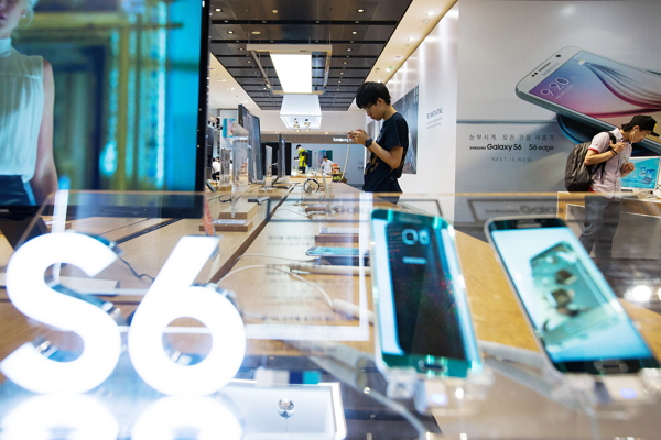 三星 Galaxy S6 並未採用高通810。(圖片來源/彭博社)