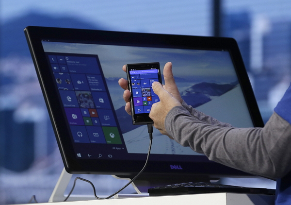 Windows Continuum 讓螢幕可以透過手機執行桌面板 App(圖片來源/美聯社)