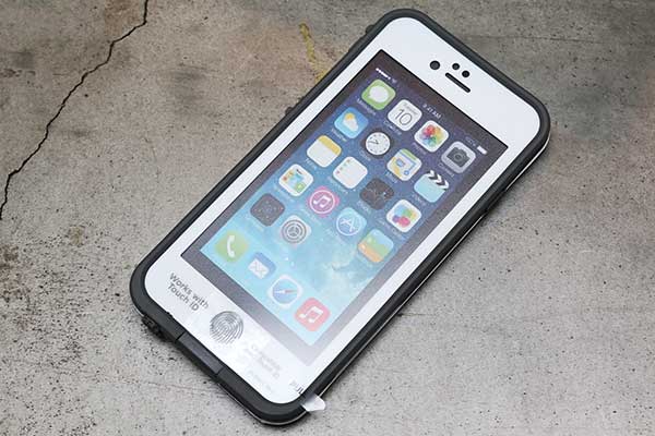 LIFEPROOF 中比較輕量的 FRE 保護殼