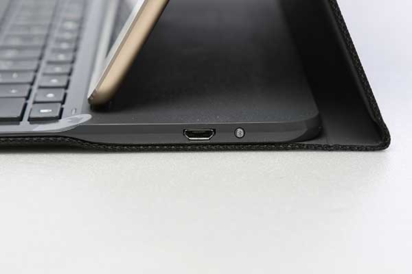 鍵盤的藍牙配對按鍵以及 MicroUSB 充電孔