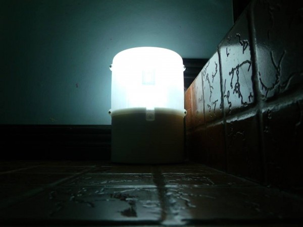 菲律賓群島上有超過7000多個島嶼現在還是無電可用的,為解決這些居民的難題, Aisa Mijeno提出了鹽水LED燈的想法。(圖片來源/DIGITAL TRENDS)