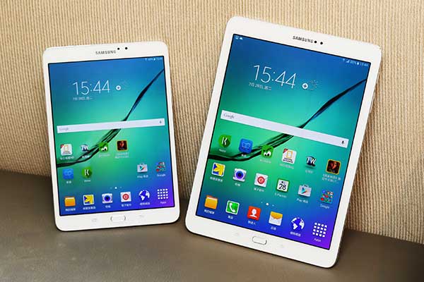 這次 Tab S2 共分為 8 吋(左)與 9.7 吋(右)兩個版本