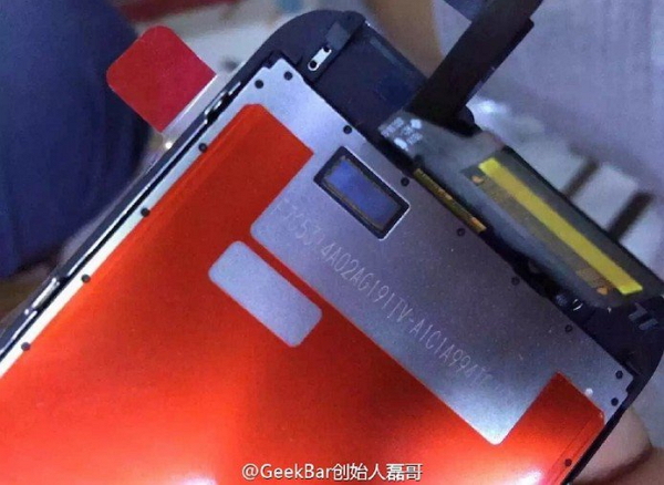 新機的樣貌與 iPhone 6 極為相似(圖片來源/微博GeekBar)