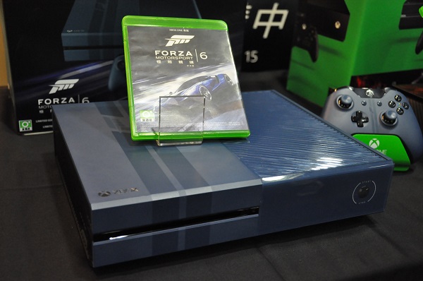 Xbox One 單機版限競速 6 限量彩繪典藏組,內建 1TB 硬碟