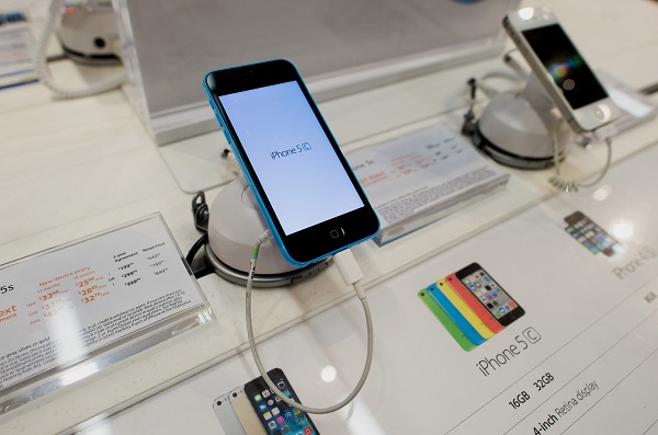 iPhone 5C 後繼機種將在明年第二季推出(圖片來源/彭博)