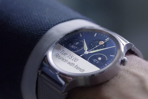 HUAWEI Watch 共有銀、黑、金三色可以選擇,並提供 40  多種手錶介面能夠隨意更換(圖片來源/華為)