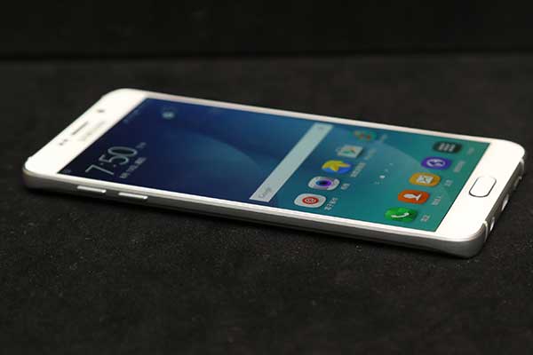 提前迎戰 iPhone 6S Plus!三星推出 Note 5/S6 Edge+ 大螢幕新機