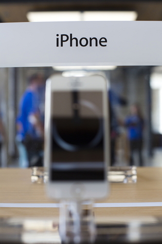 蘋果 iPhone 6S  手機內部零組建構造圖流出,顯示 iPhone 6S 將採用與 Appele Watch 一樣的 SiP 封裝技術(圖片來源/彭博社)