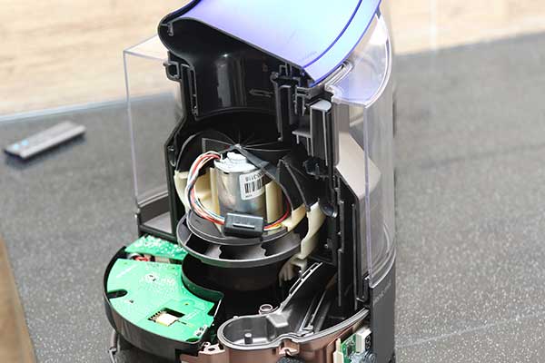 下方機構剖面圖,吹出空氣以及噴出水霧的位置是不同的